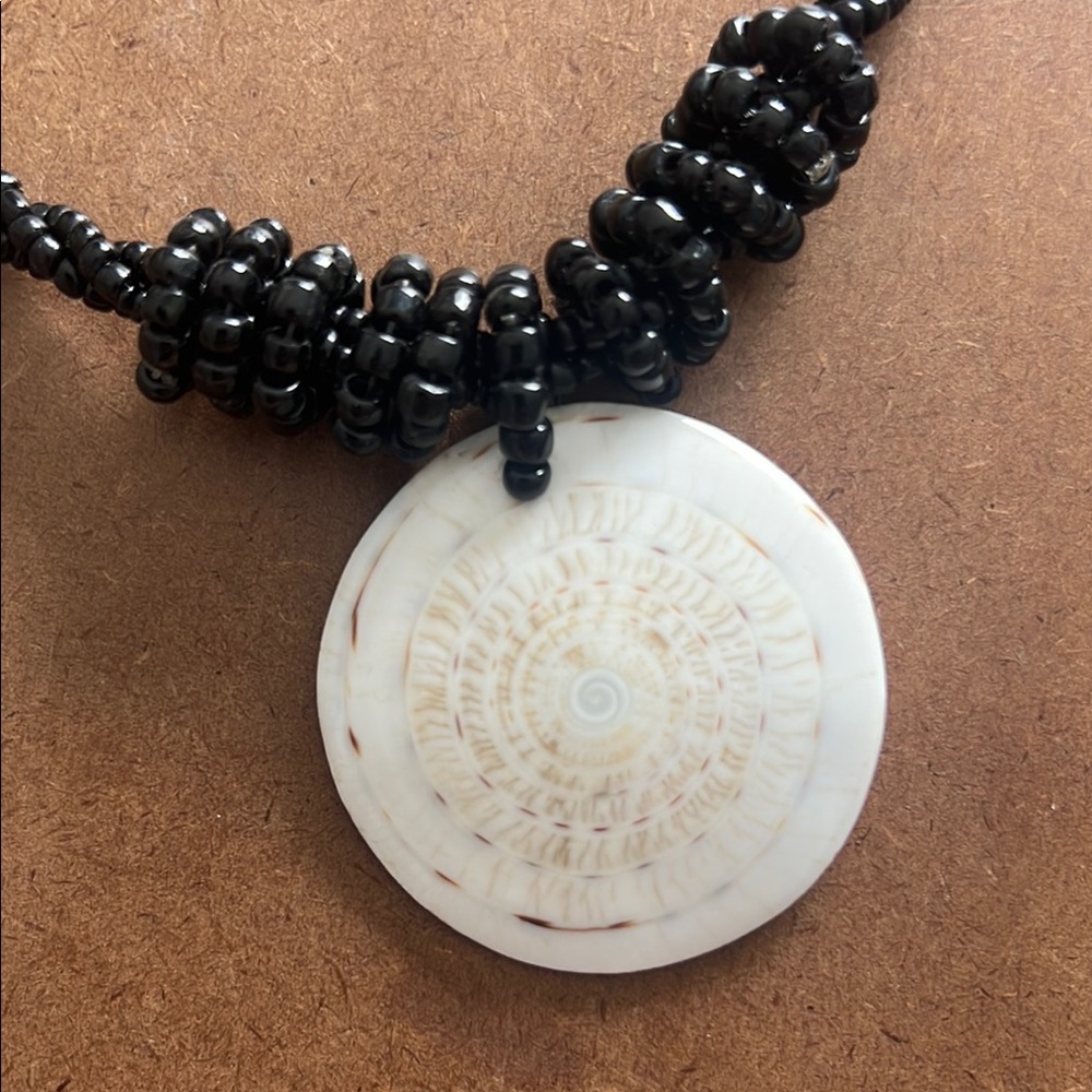 Elegant Black and Cream Shell Pendant Necklace - Picture 2 of 3